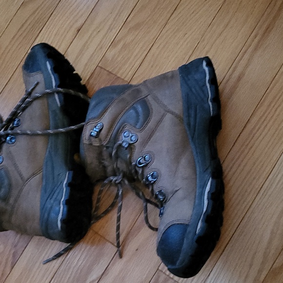 EUC Vasque hiking shoes - Picture 3 of 5